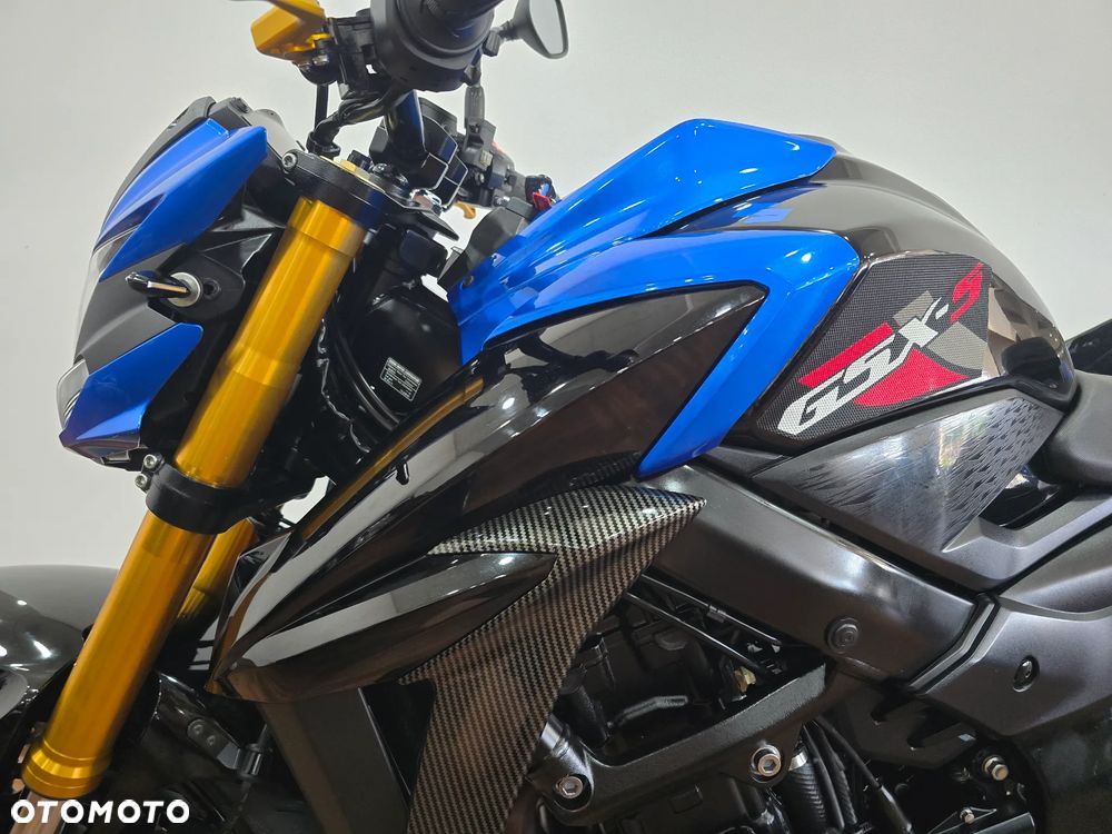 Suzuki GSX - 24