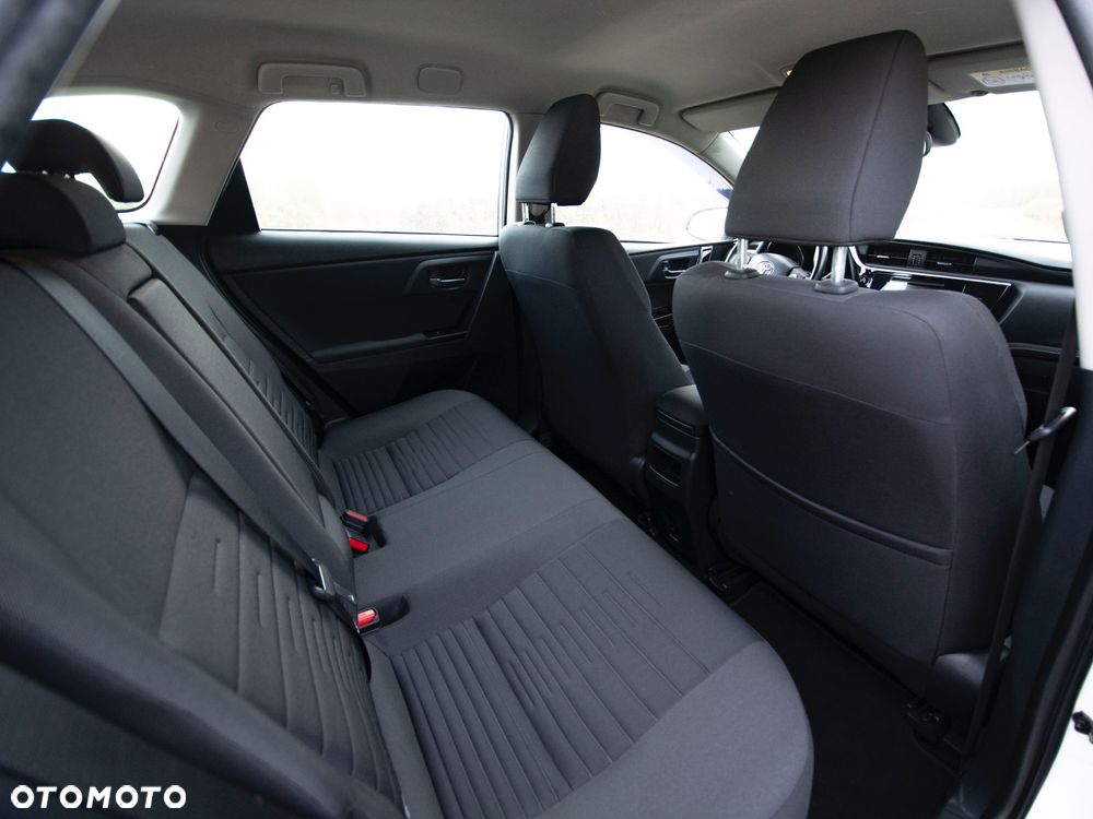 Toyota Auris Hybrid 135 Premium - 13
