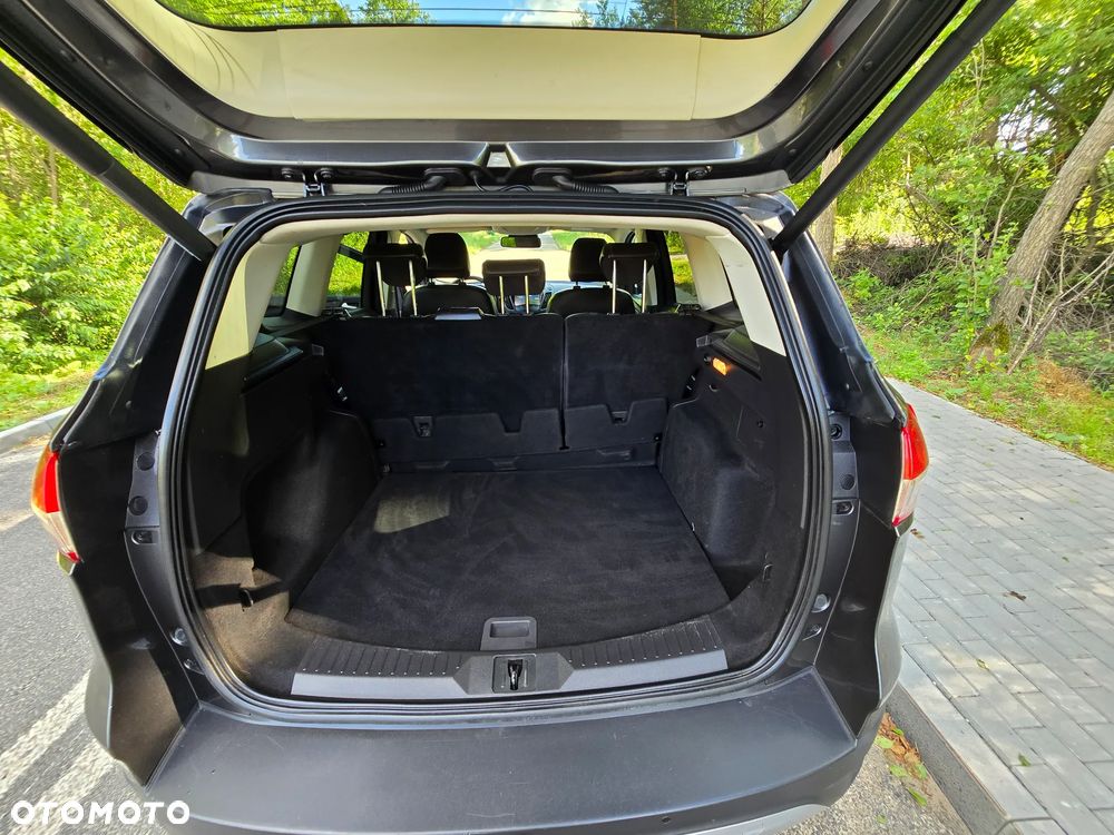 Ford Kuga 2.0 TDCi 2x4 Titanium - 26