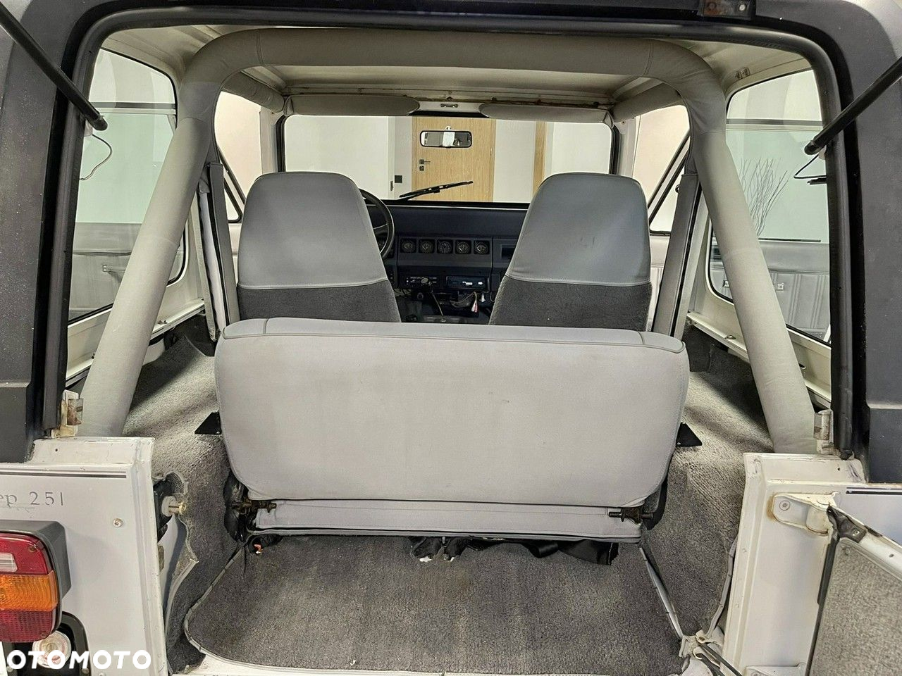 Jeep Wrangler 2.5L - 13
