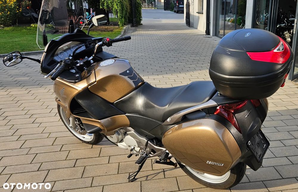 Honda NT - 10