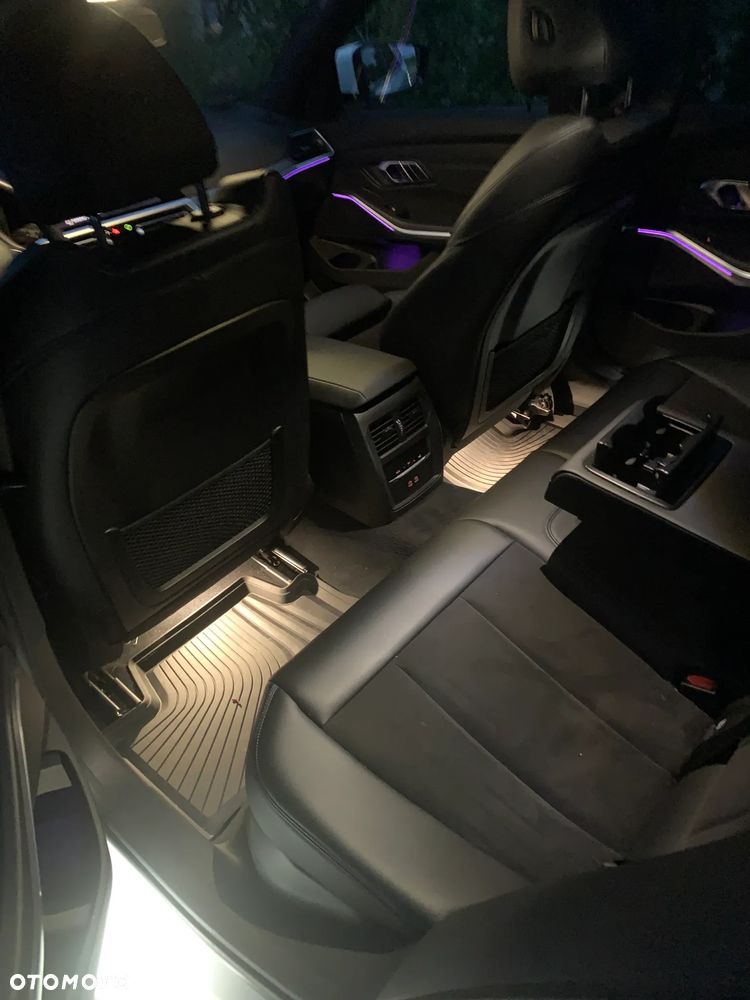 BMW Seria 3 318i M Sport - 11