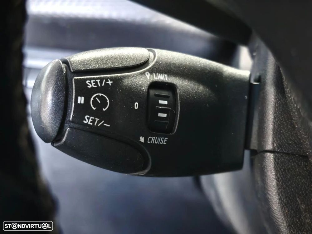 Peugeot 208 1.2 PureTech Allure - 17
