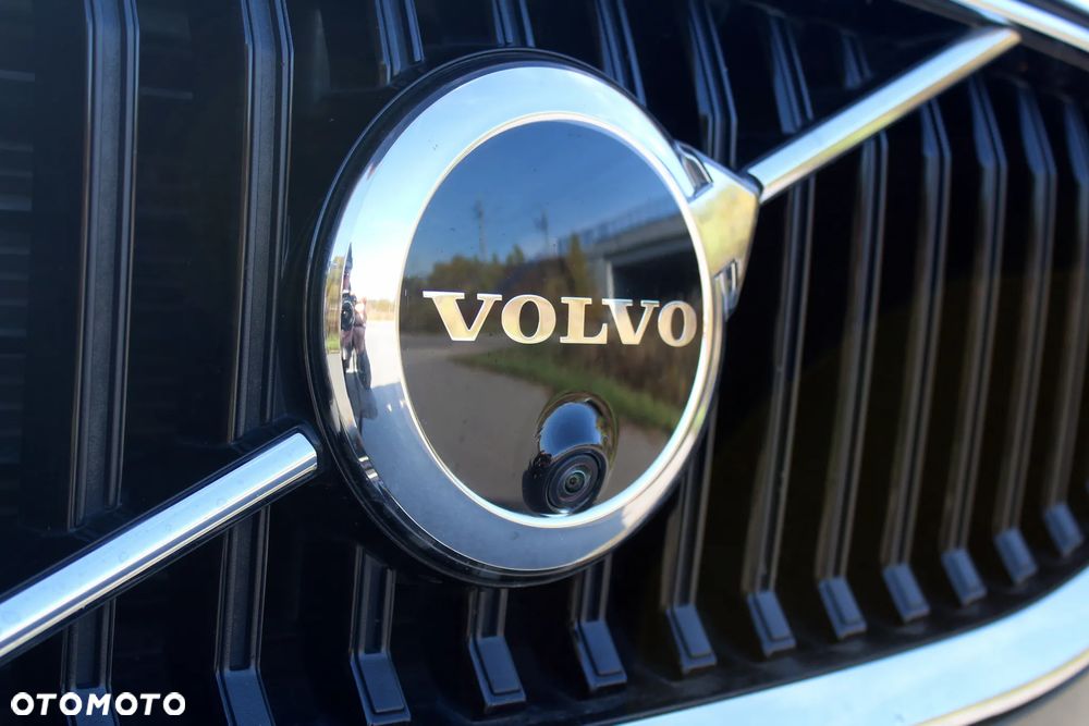 Volvo XC 60 B4 D AWD Geartronic Momentum Pro - 11