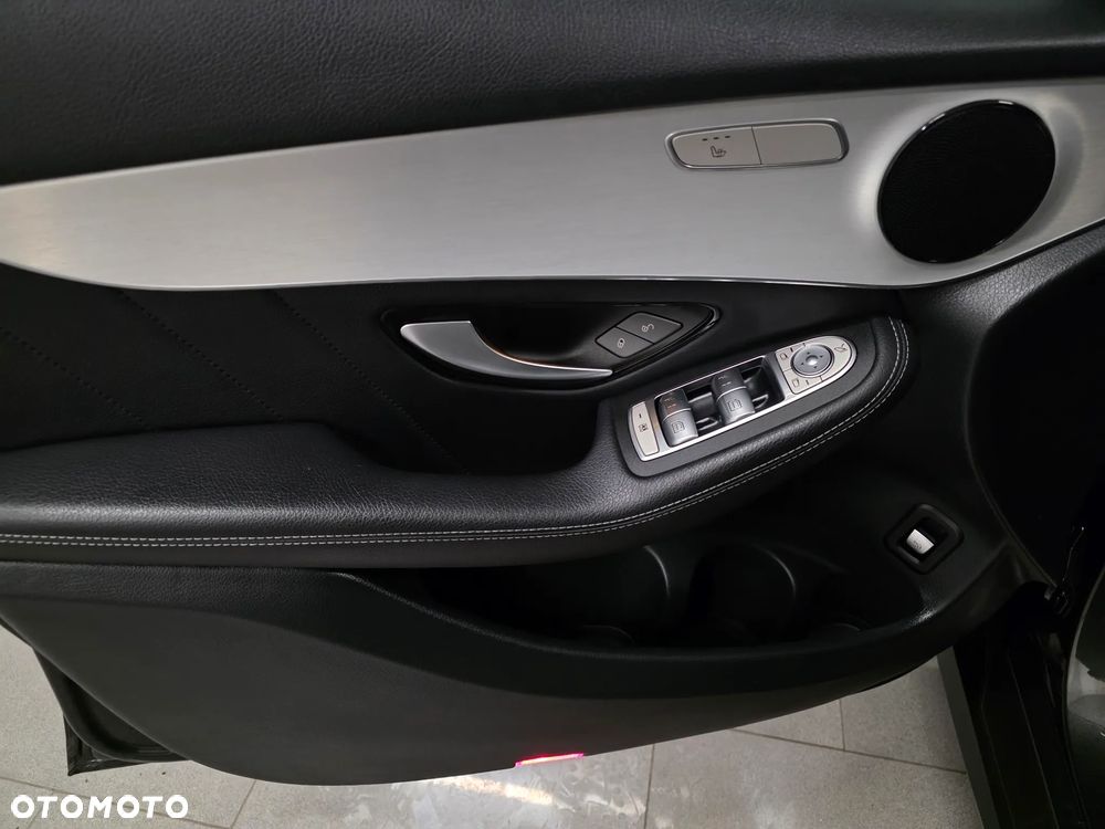 Mercedes-Benz GLC 200 d 4Matic 9G-TRONIC AMG Line Plus - 24