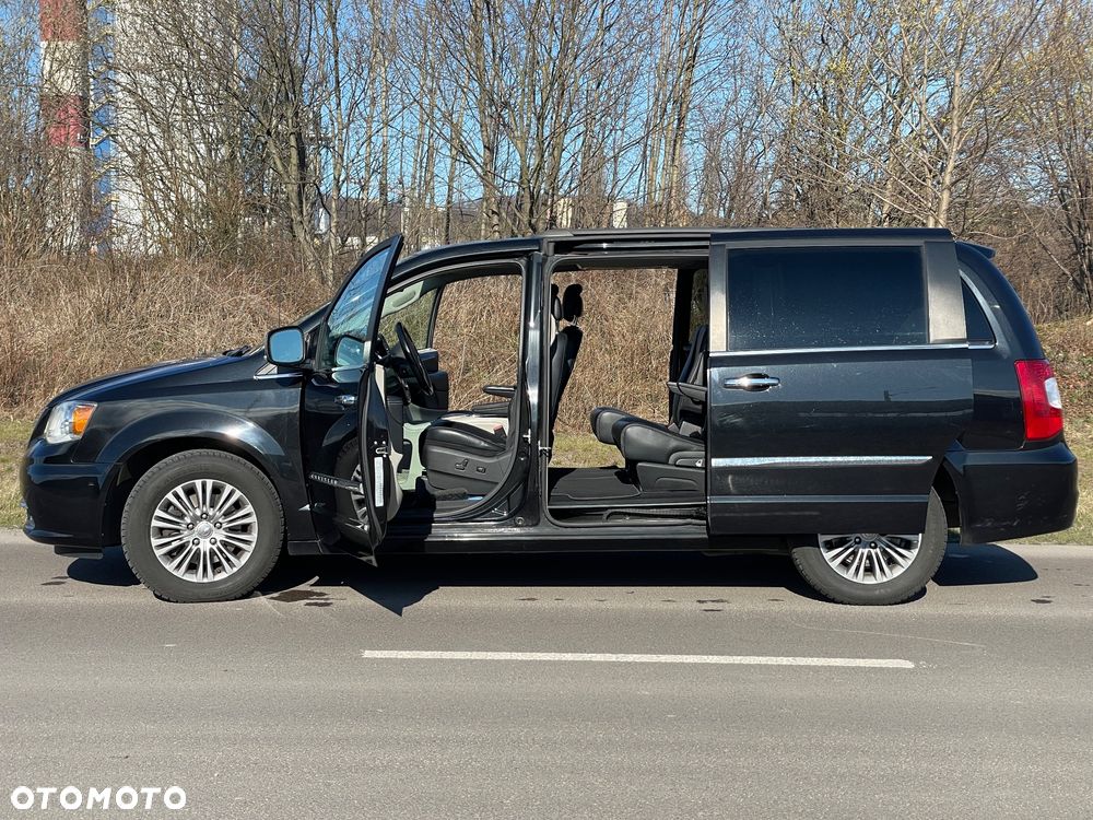 Chrysler Town & Country 3.6 Limited - 6