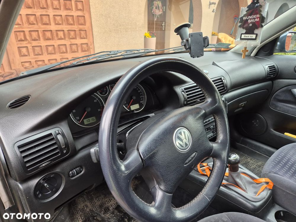 Volkswagen Passat 1.9 TDI Basis - 8