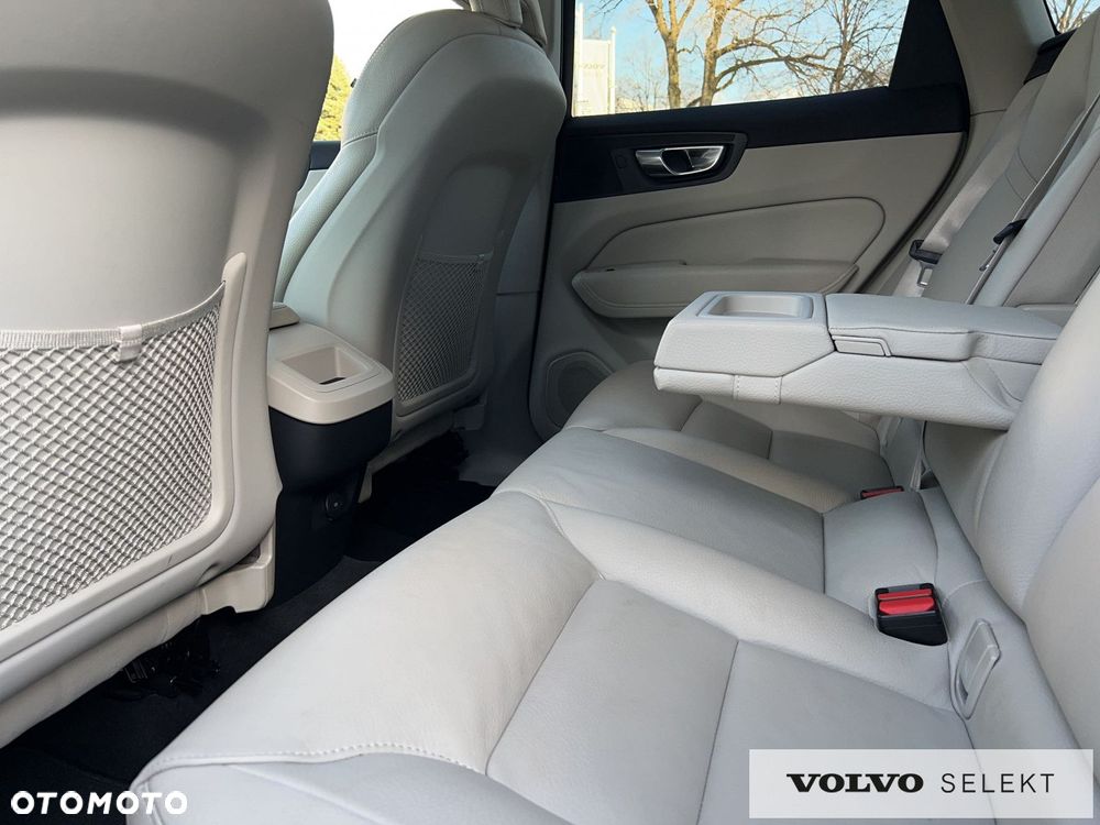 Volvo XC 60 B4 B Momentum - 17