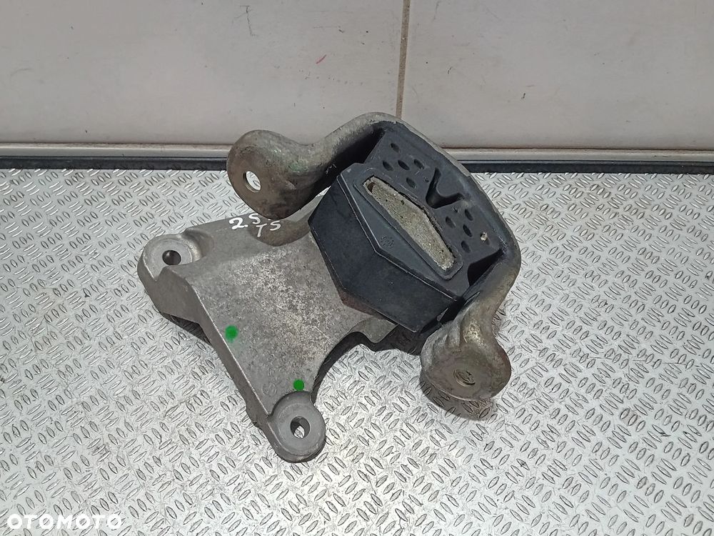 łapa poduszka skrzyni VW T5 2.5 TDI 7H0399151H