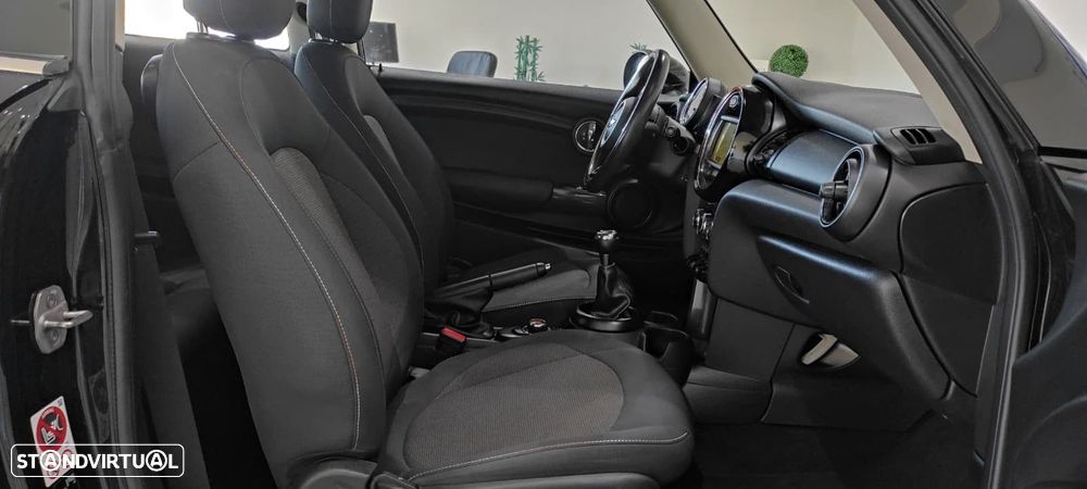 MINI 3 Portas One D - 22