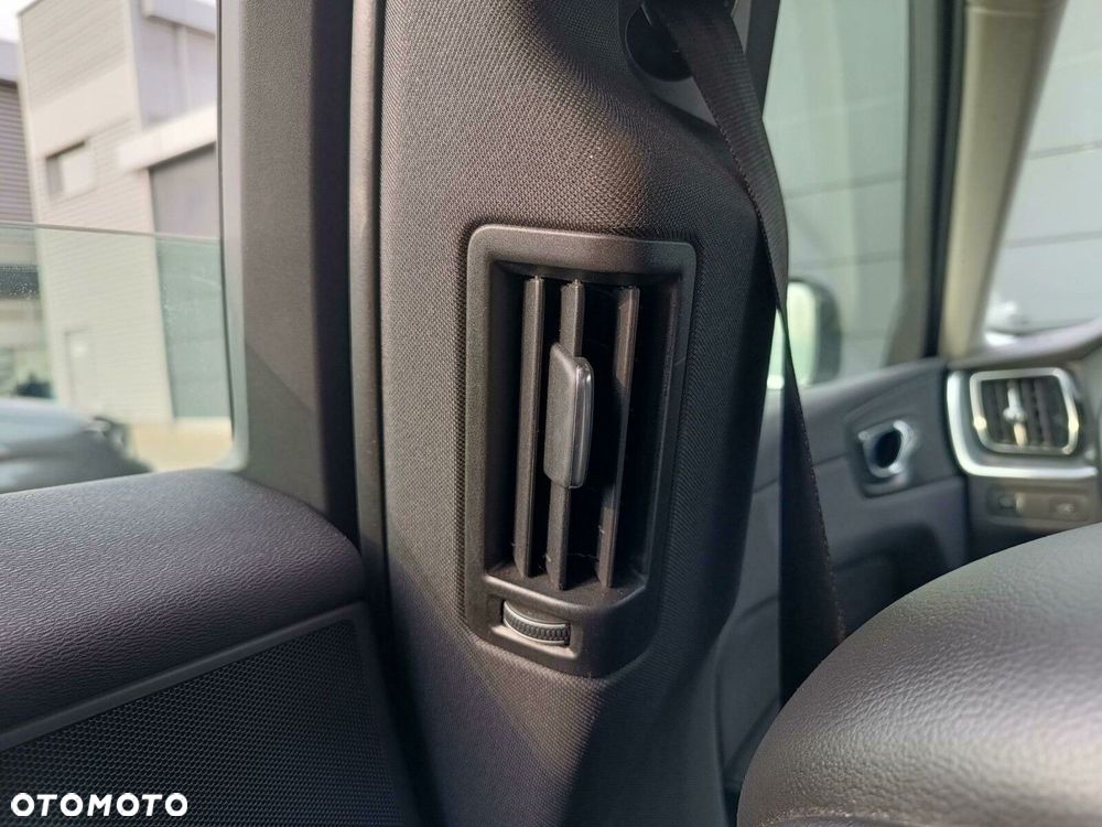 Volvo XC 60 T4 Momentum Pro - 29