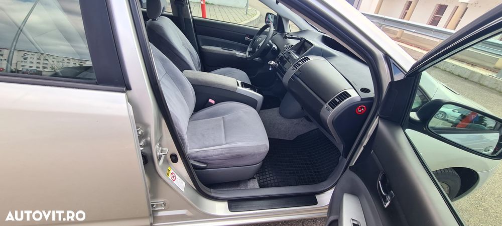 Toyota Prius (Hybrid) - 11