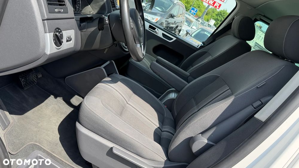 Volkswagen Multivan - 30