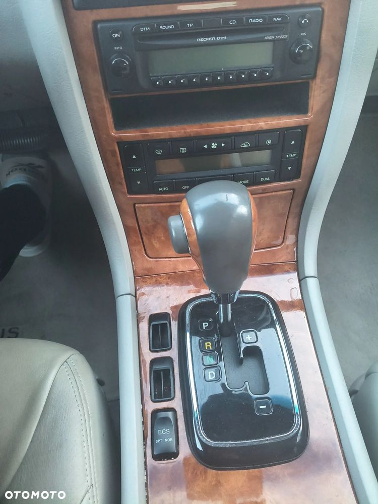 Kia Opirus - 13