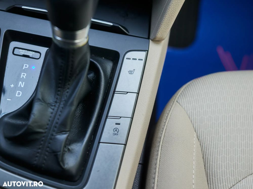 Hyundai Elantra - 28