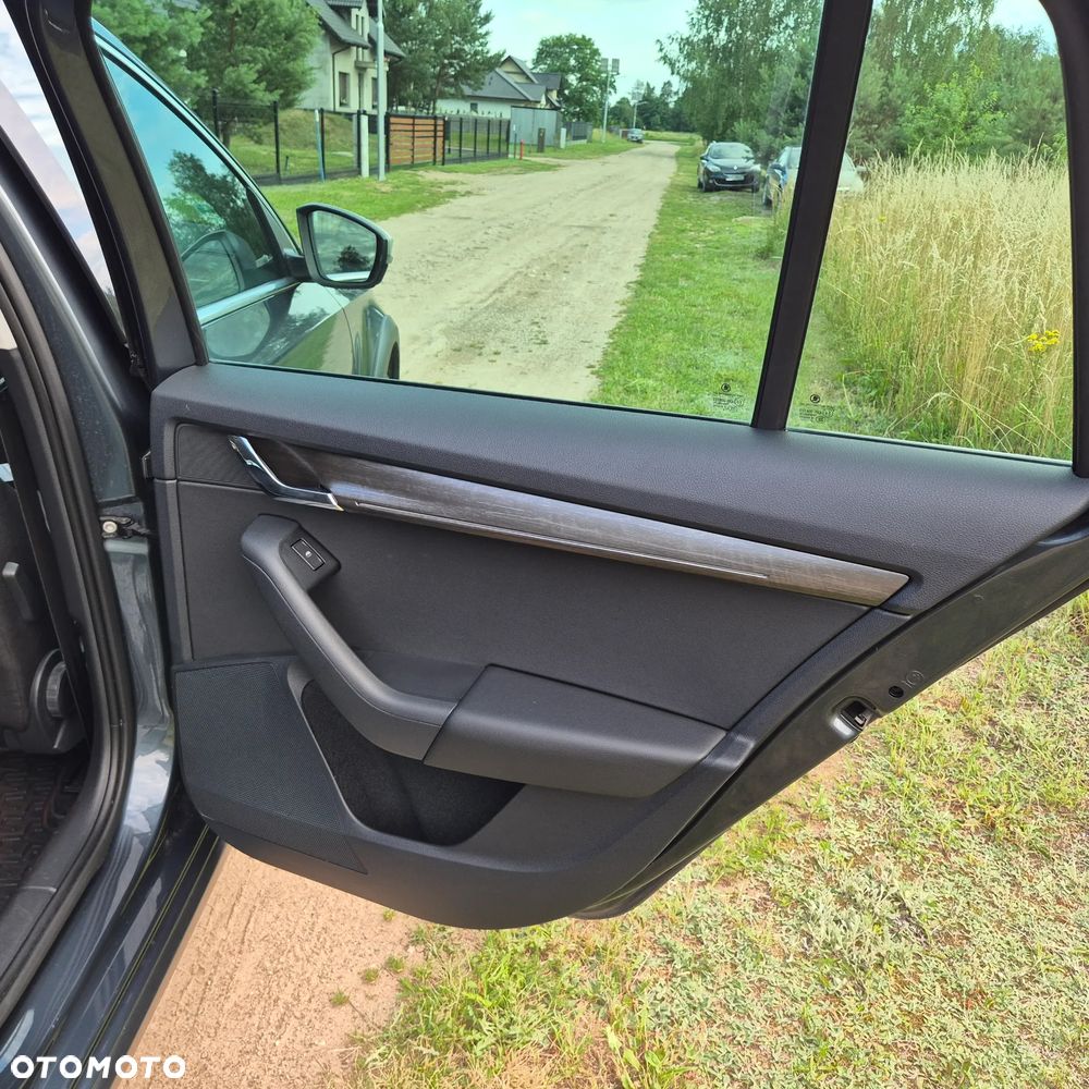 Skoda Octavia 2.0 TDI 4x4 DSG Scout - 33
