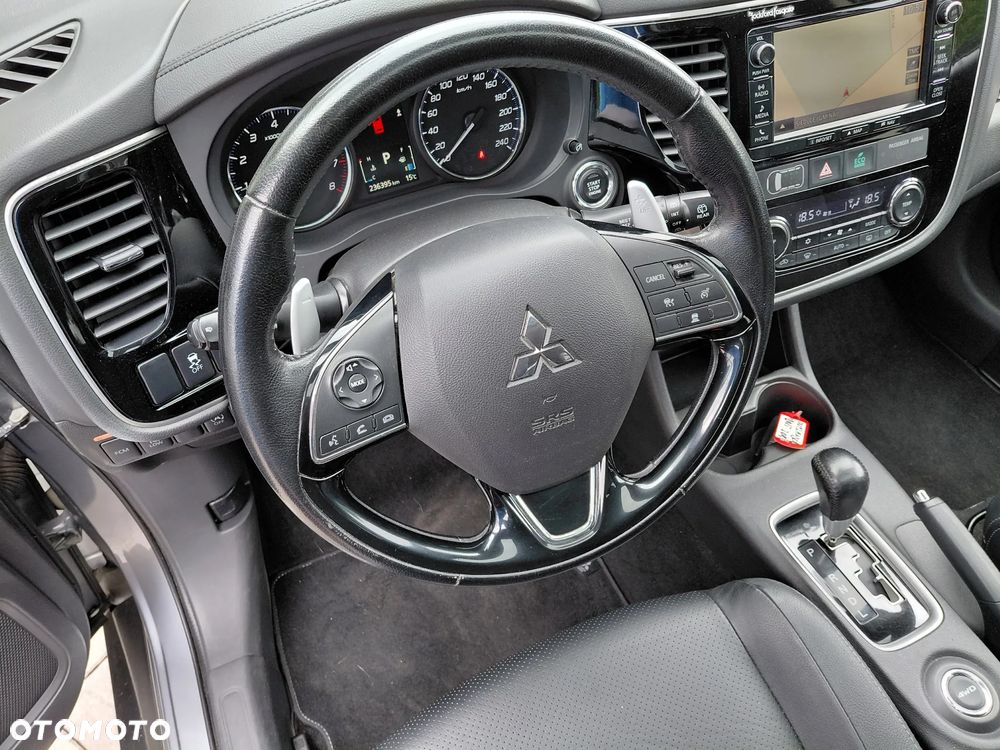 Mitsubishi Outlander 2.0 Instyle SDA 4WD CVT - 16