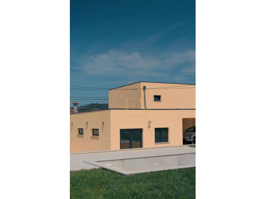 Moradia T2 em Santo Tirso com piscina - Grande imagem: 2/12