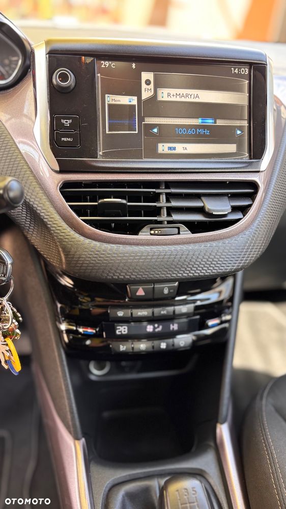 Peugeot 2008 1.6 e-HDi Allure S&S - 12