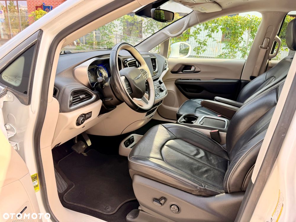 Chrysler Pacifica - 7