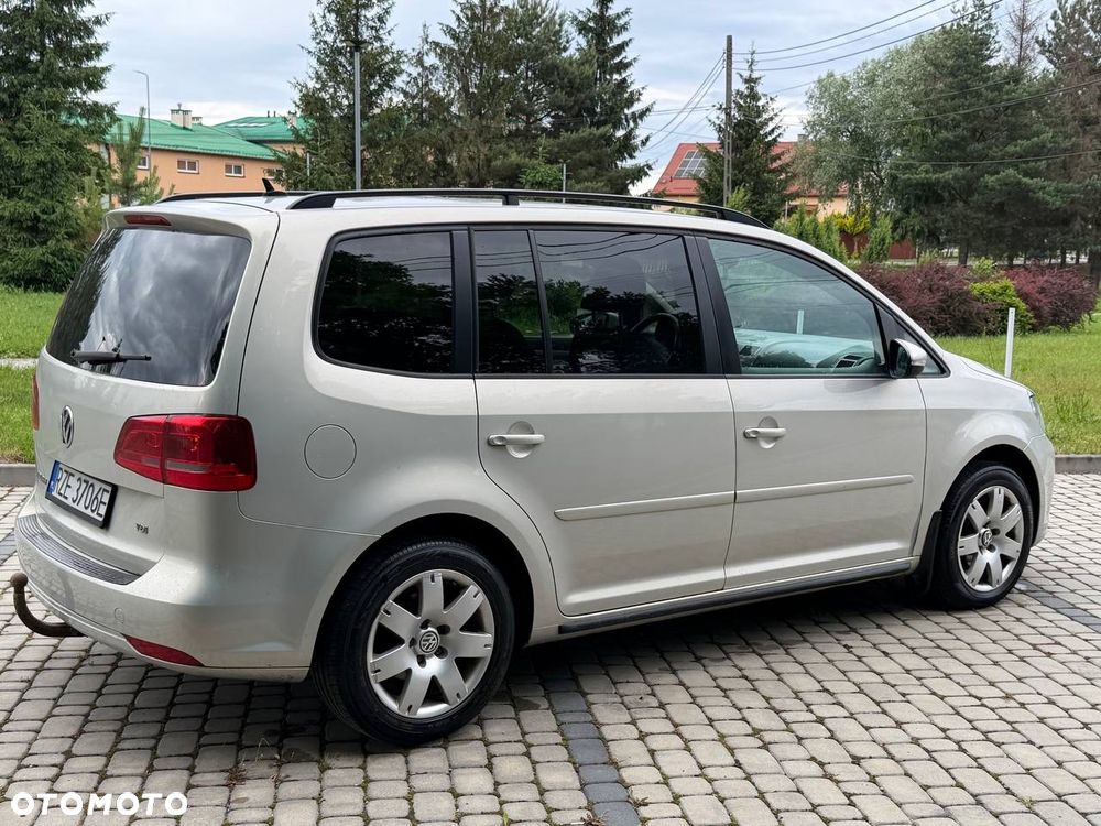 Volkswagen Touran - 11