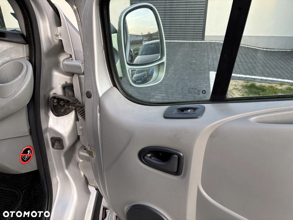 Opel Vivaro - 18