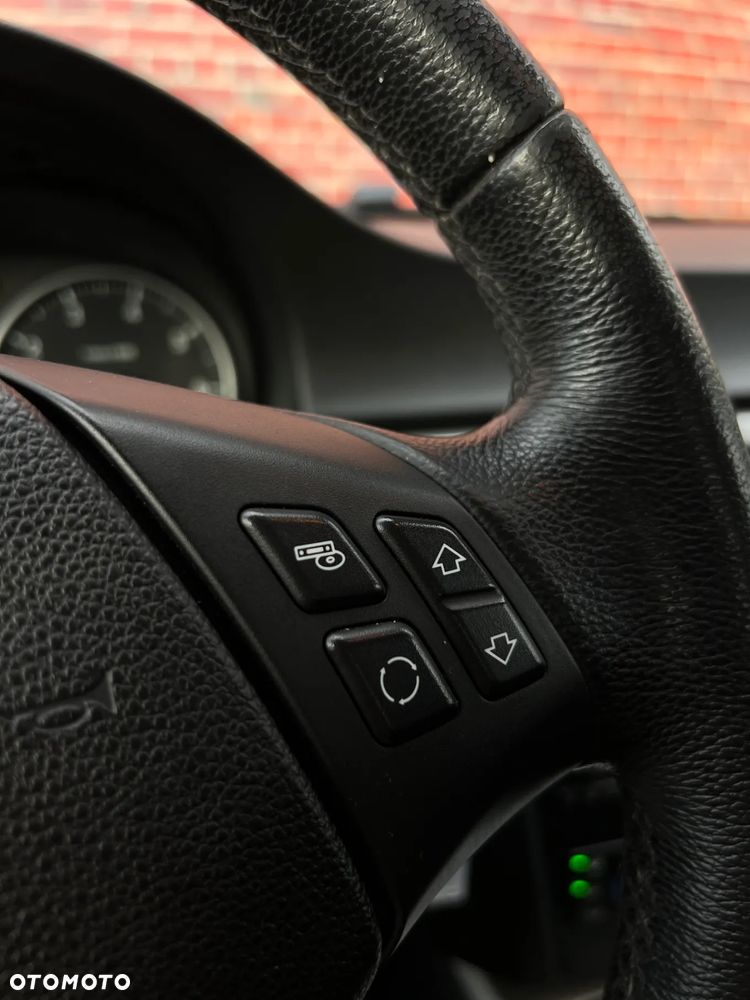 BMW Seria 3 318i - 27