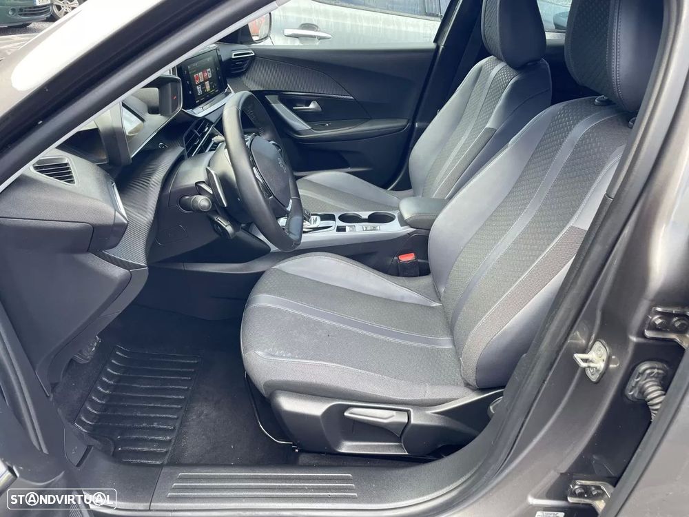 Peugeot 2008 1.2 PureTech Allure EAT8 - 11