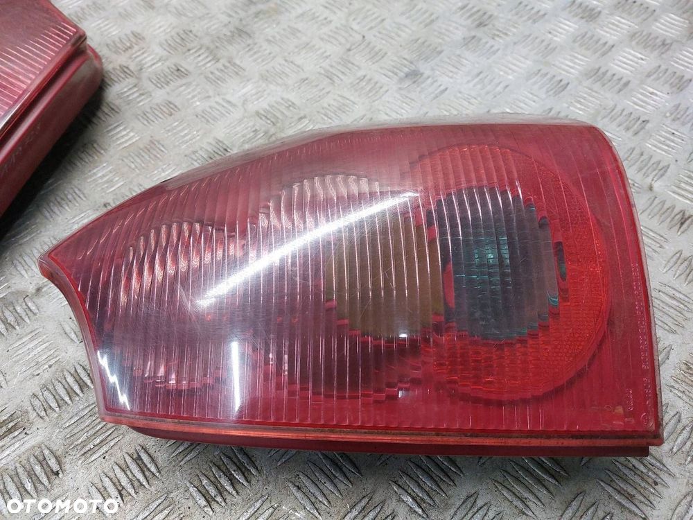LAMPA LEWY TYŁ + PRAWY TYŁ PEUGEOT 307 I KOMBI 26674T0206 - 2