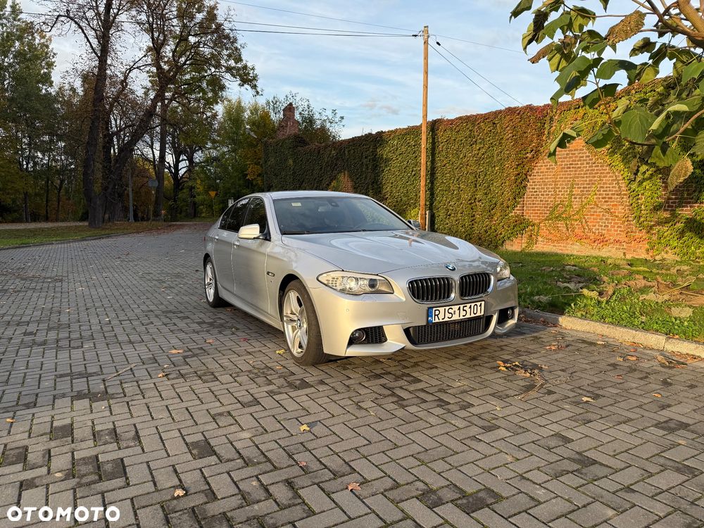 BMW Seria 5 525d xDrive - 11