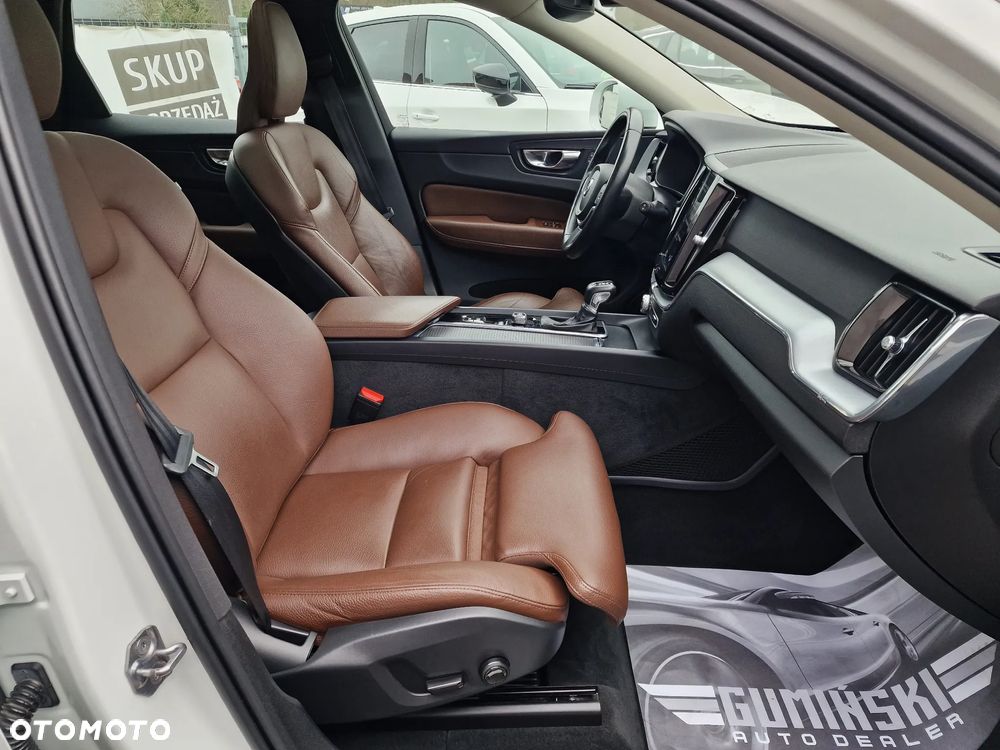 Volvo XC 60 D4 Drive-E Ocean Race - 26