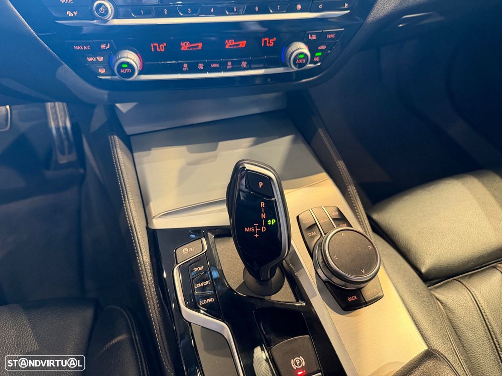 BMW 520 d Pack Desportivo M Auto - 34