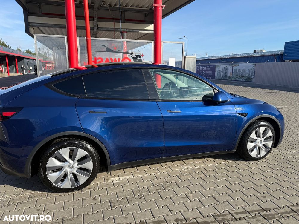 Tesla Model Y - 10