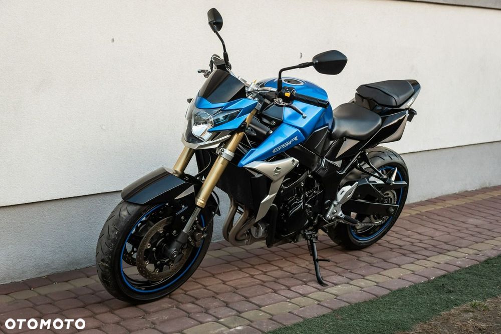 Suzuki GSR - 6