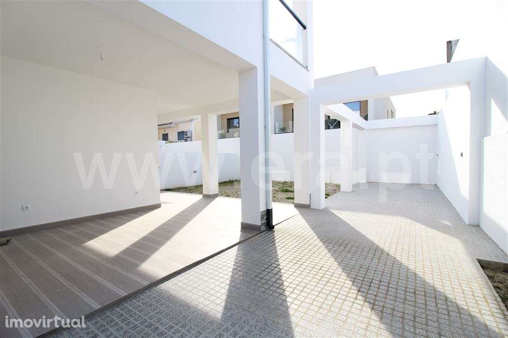 Moradia Geminada T3; Fernão Ferro - Grande imagem: 2/26