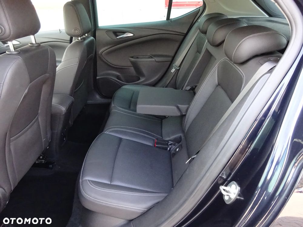 Opel Astra 1.4 T Dynamic S&S - 11