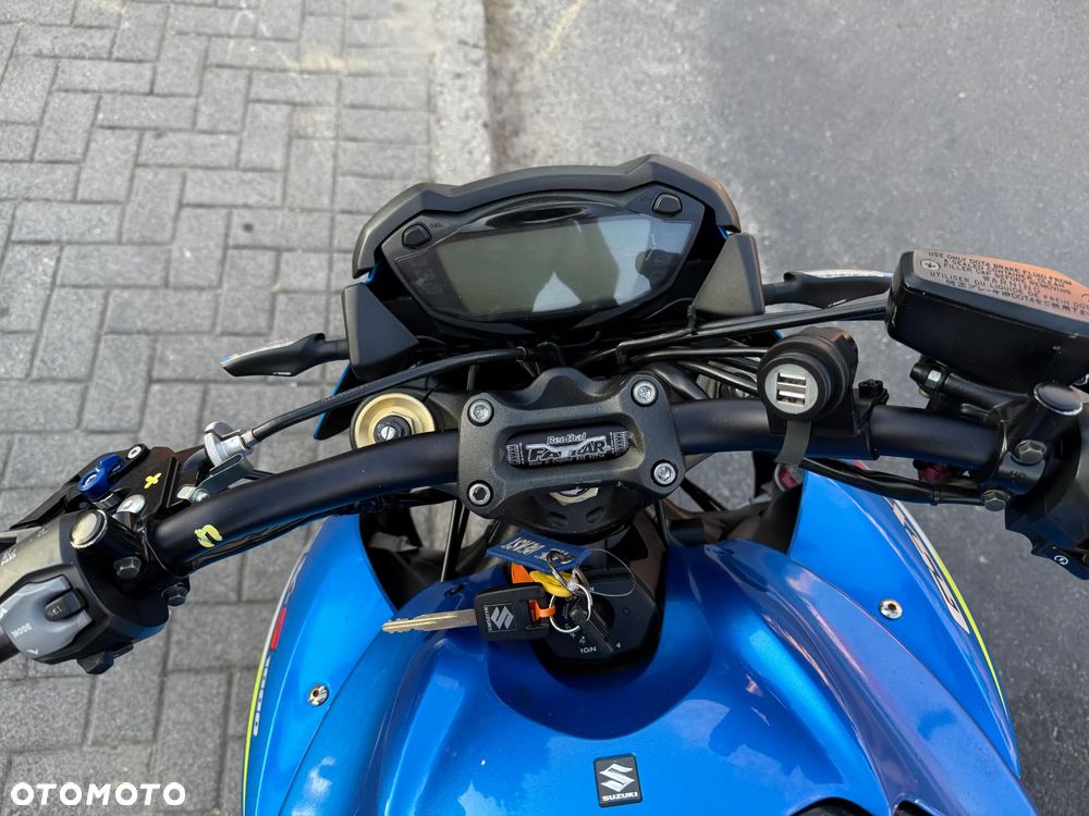 Suzuki GSX 1000 - 12