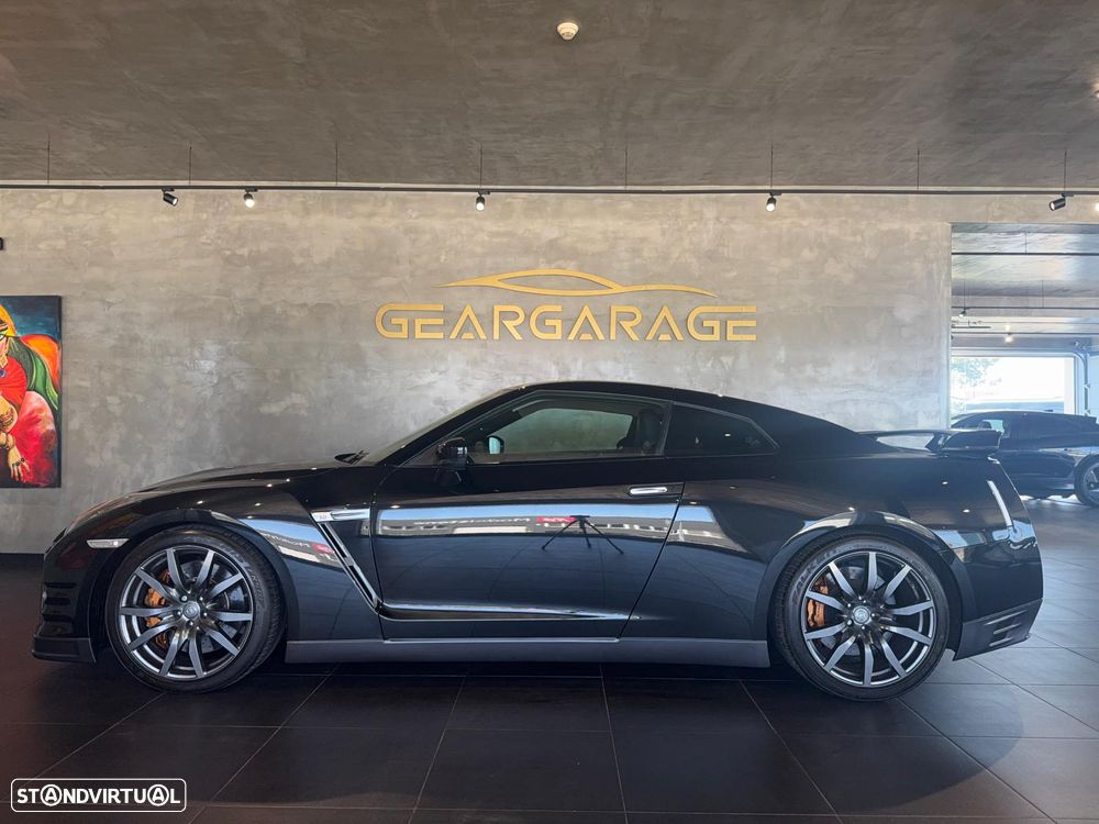 Nissan GT-R Premium Edition - 4