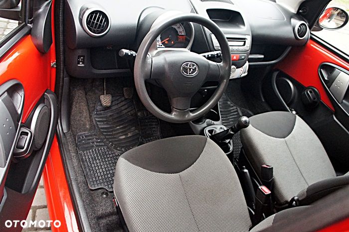 Toyota Aygo CoolRed - 4