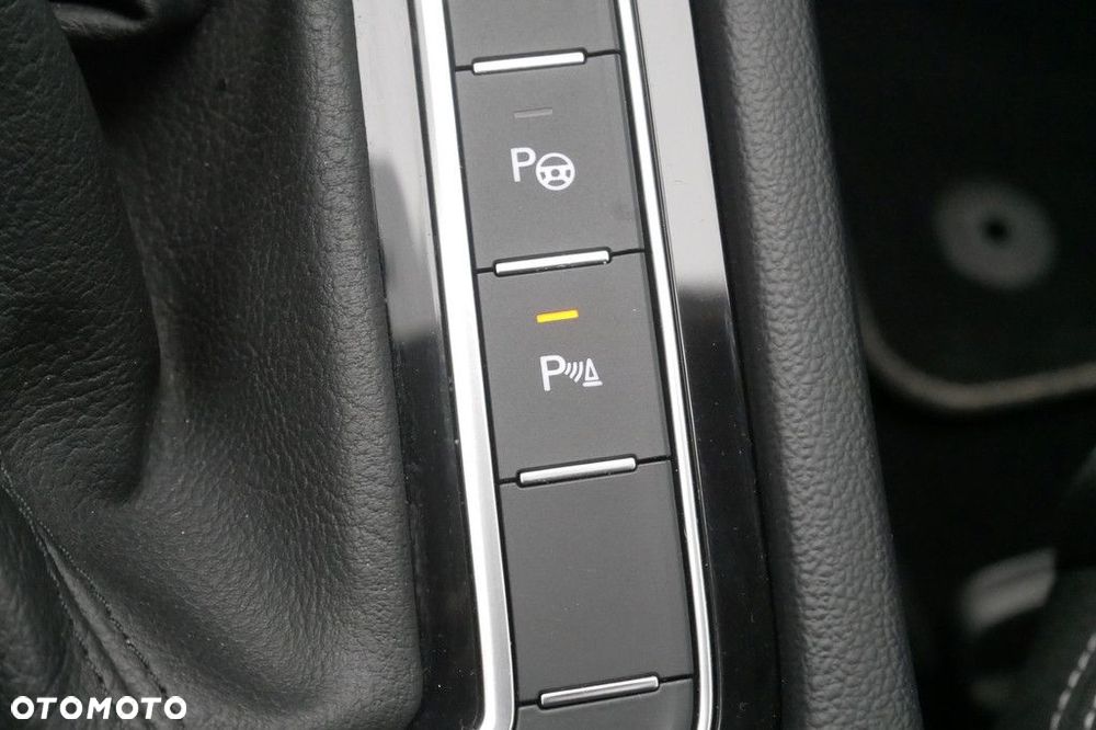 Volkswagen Passat Variant 2.0 TSI Business DSG - 19