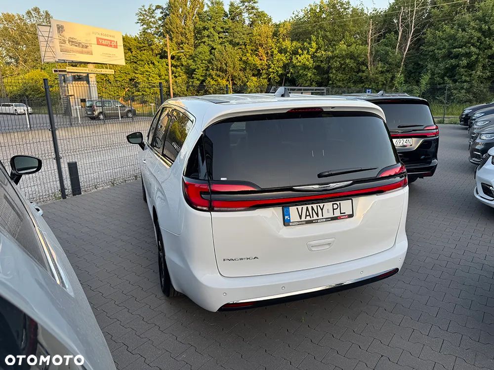 Chrysler Pacifica - 32