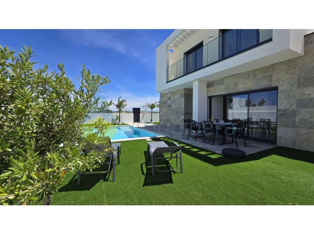 MORADIA T2+1 COM PISCINA PARA VENDA EM ARMAÇÃO DE PÊRA - NOVA CONST... - Grande imagem: 2/30