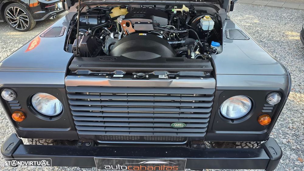 Land Rover Defender 90 SW 2.2 CRD E - 31