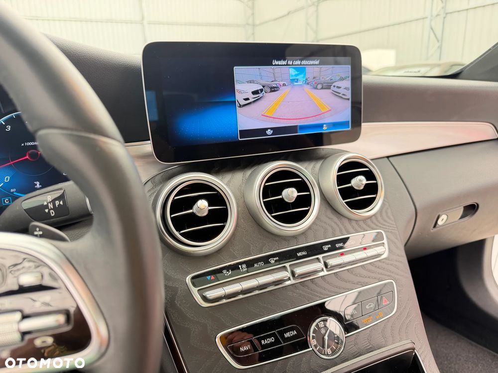 Mercedes-Benz Klasa C 300 9G-TRONIC AMG Line - 11