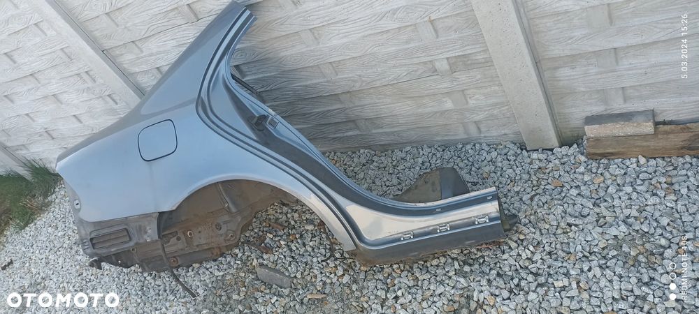 MERCEDES W211 SEDAN BŁOTNIK TYLNY PRAWY ĆWIARTKA