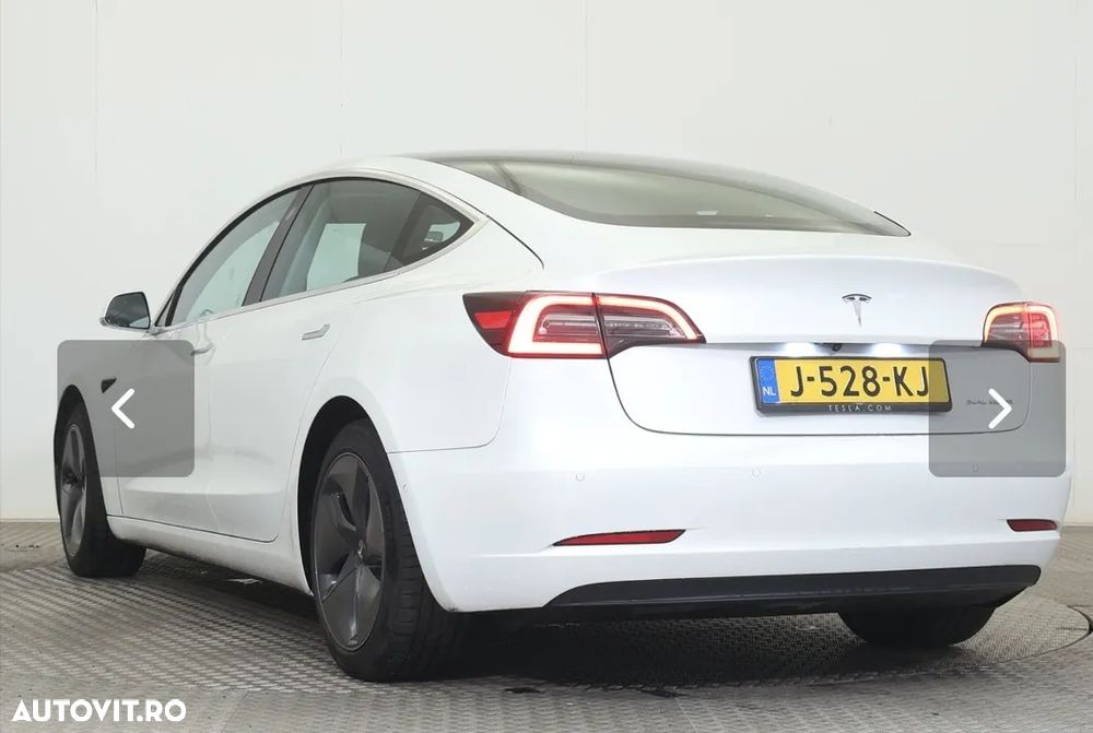 Tesla Model 3 - 3