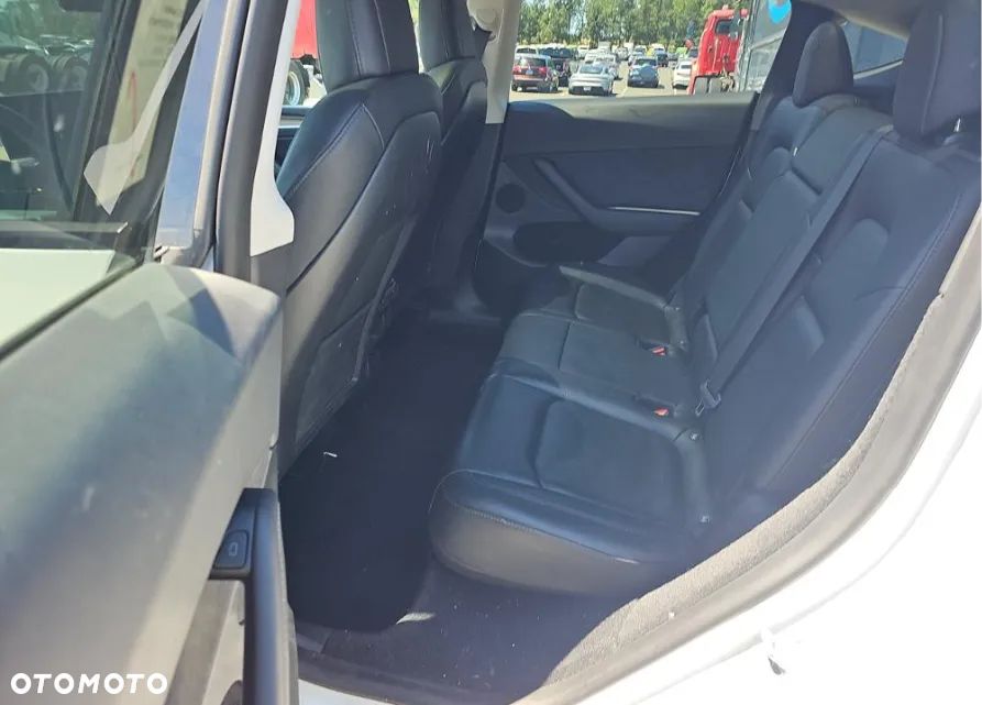 Tesla Model Y Long Range Dual Motor AWD - 10