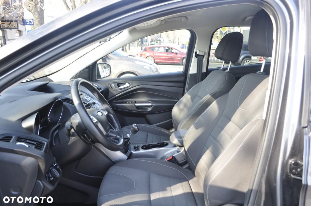 Ford Kuga 1.5 EcoBoost 2x4 Titanium - 16