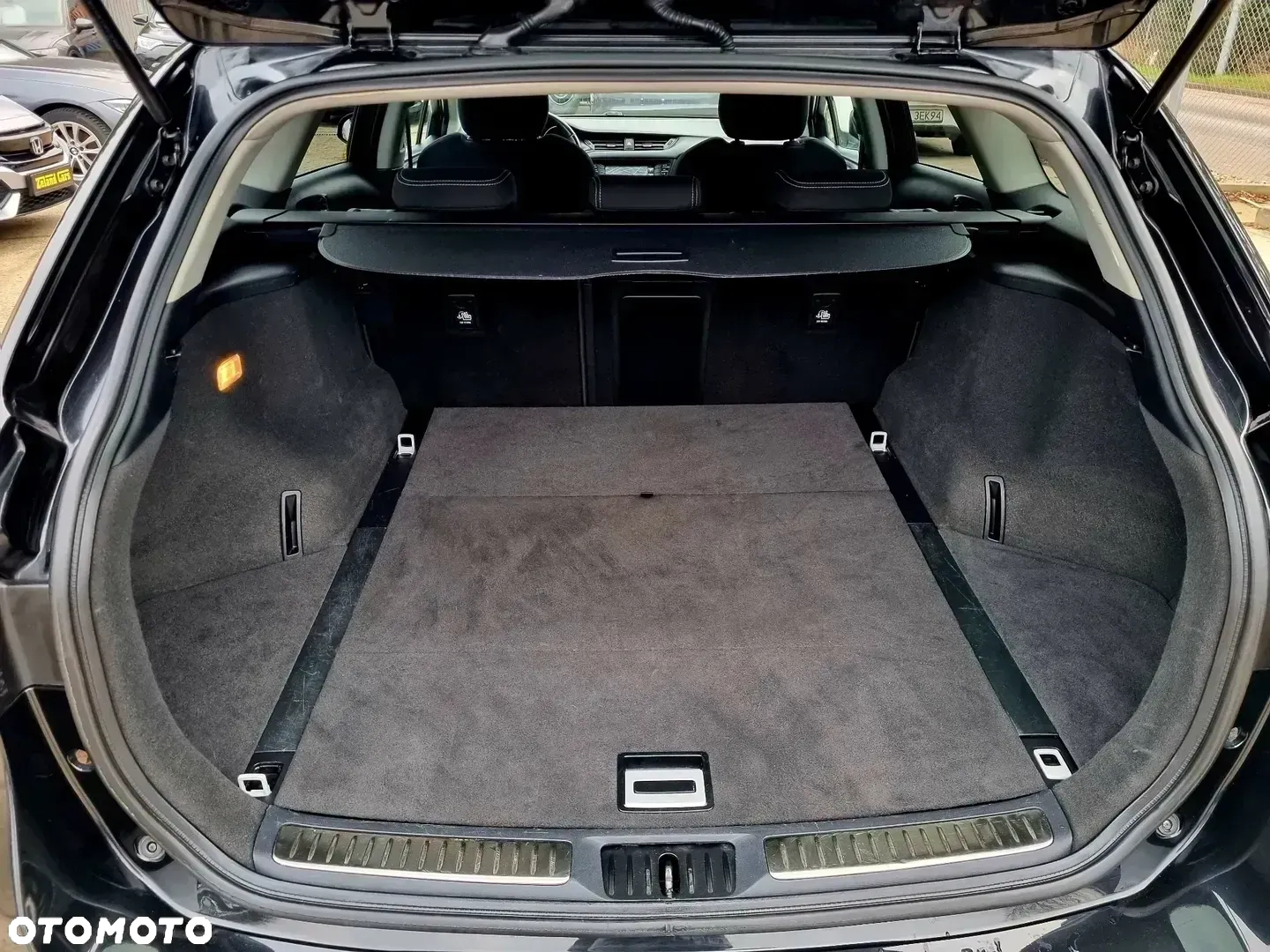 Toyota Avensis 1.8 Premium MS - 13