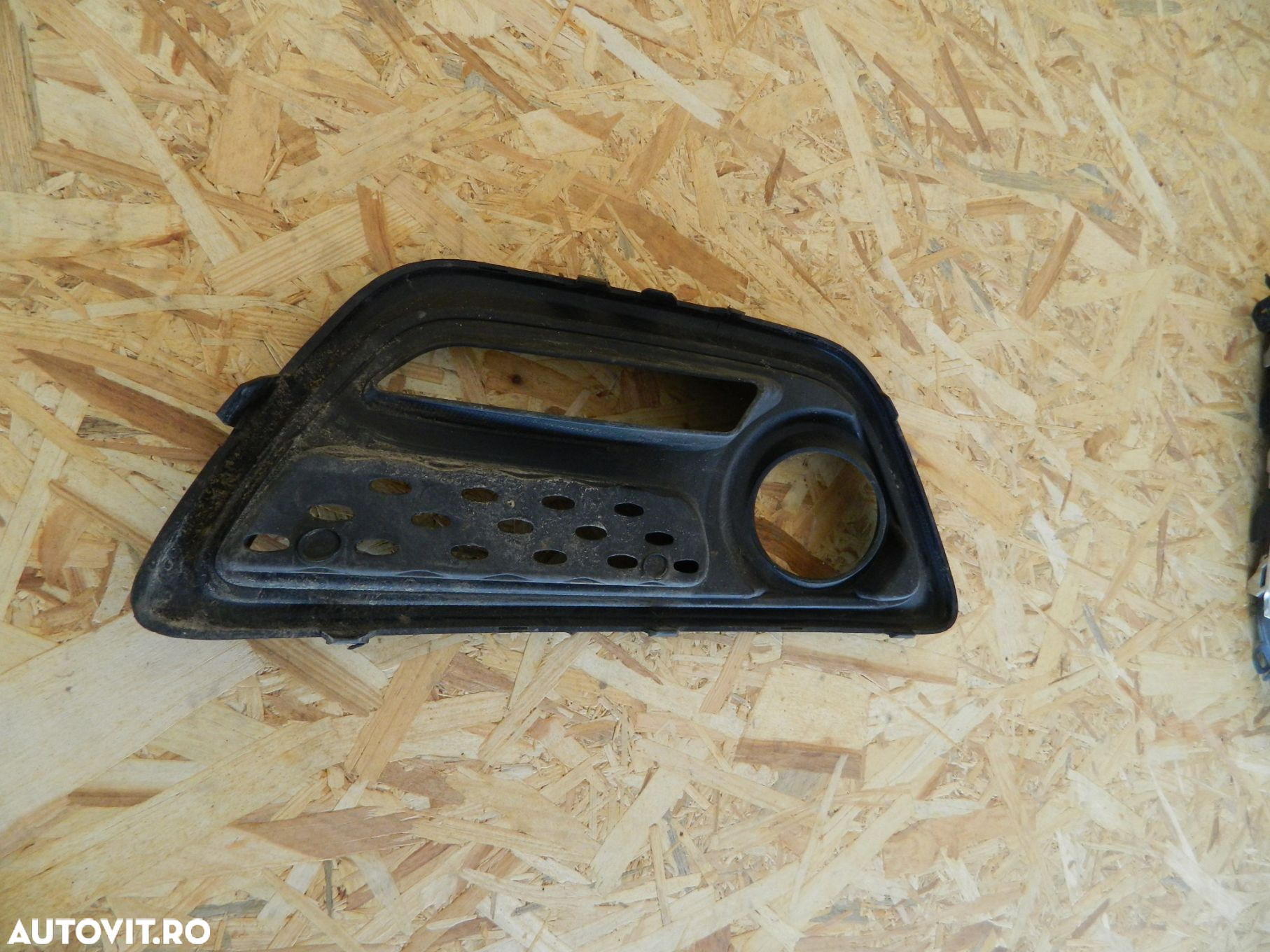 Grila proiector partea stanga, Renault Captur, 2012, 2013, 2014, 2015, 2016, 620752406R. - 3